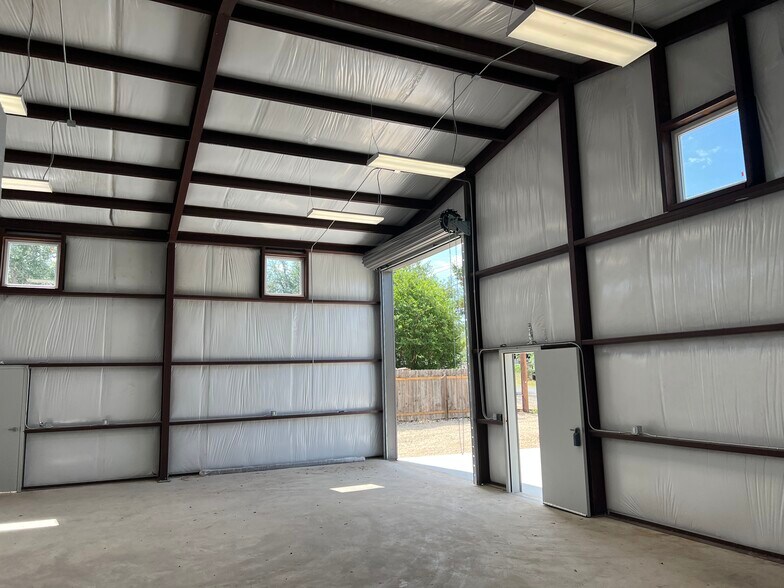 More Photos Of 25102 Whitney Dr, Spicewood Warehouse For Sale