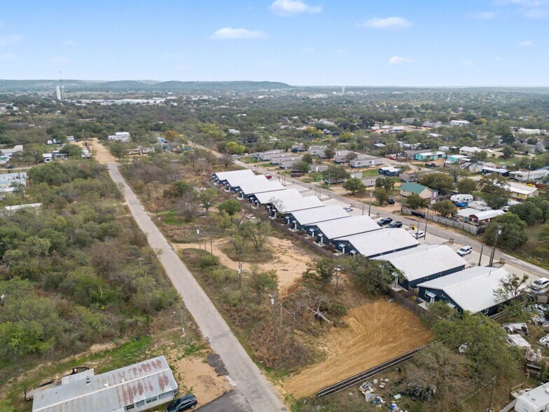 More Photos Of 870-872 Waco St, Kingsland Multifamily For Sale