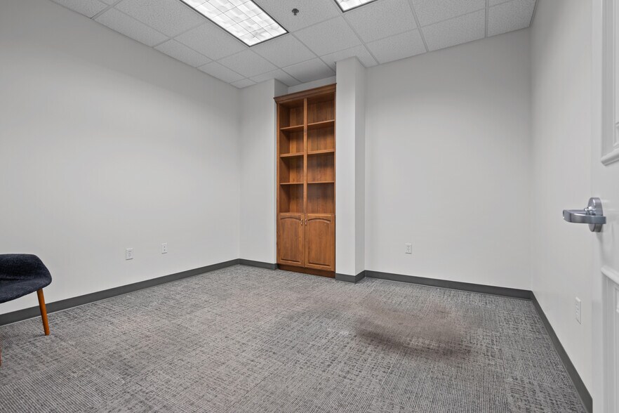 More Photos Of 1365 W Business Park Dr, Orem Office For Lease