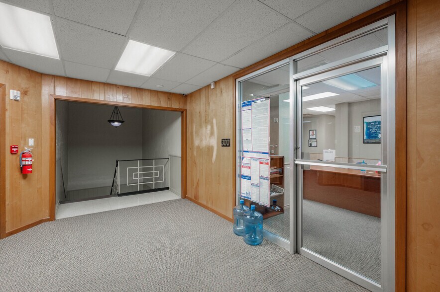 More Photos Of 531 W Main St, Denison Office For Sale