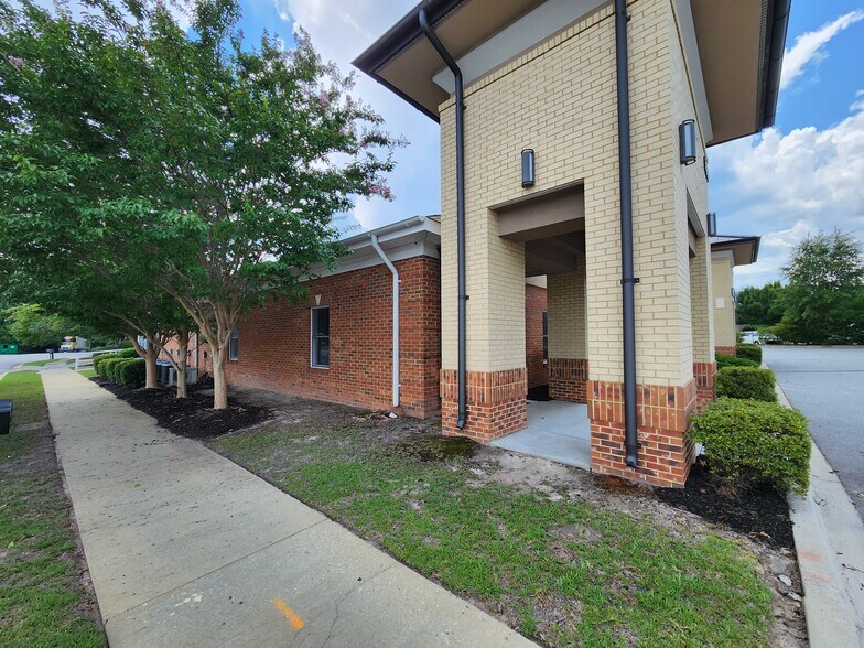 More Photos Of 5551 Sunset Blvd, Lexington Storefront For Lease