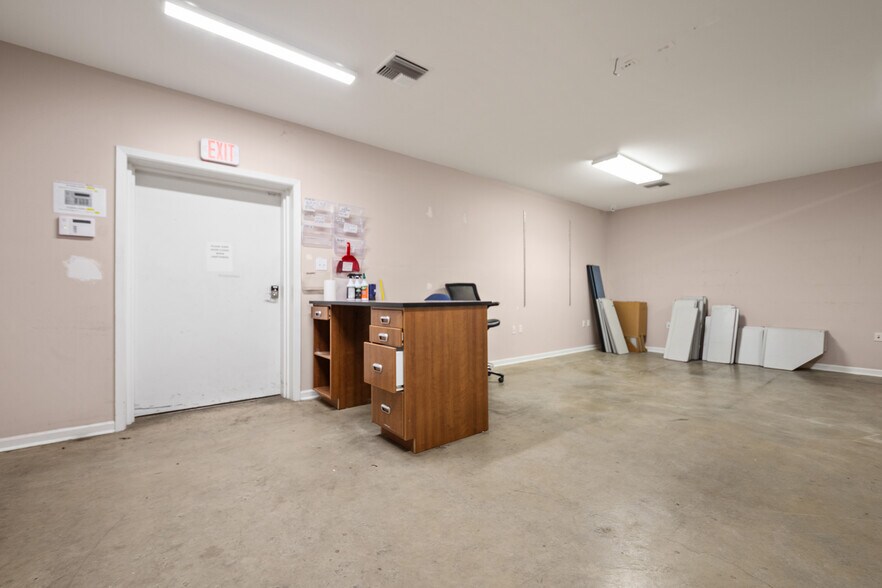 More Photos Of 106 Abigayles Row, Scott Warehouse For Sale