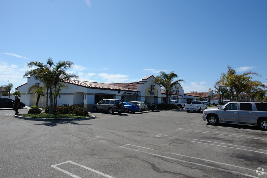 More Photos Of 1001-1035 Harbor Blvd, Oxnard General Retail For Lease