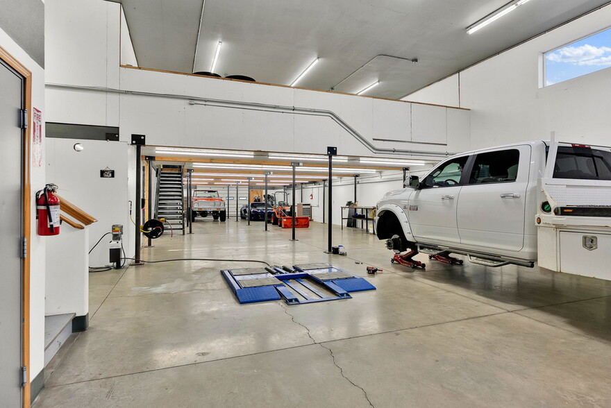More Photos Of 11445 N Reed Rd, Hayden Warehouse For Lease