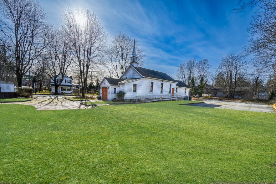 More Photos Of 109 Roslyn Rd, Roslyn Heights Religious Facility For Lease
