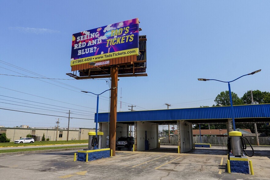 More Photos Of 2812 E Chestnut Expy, Springfield Carwash For Sale