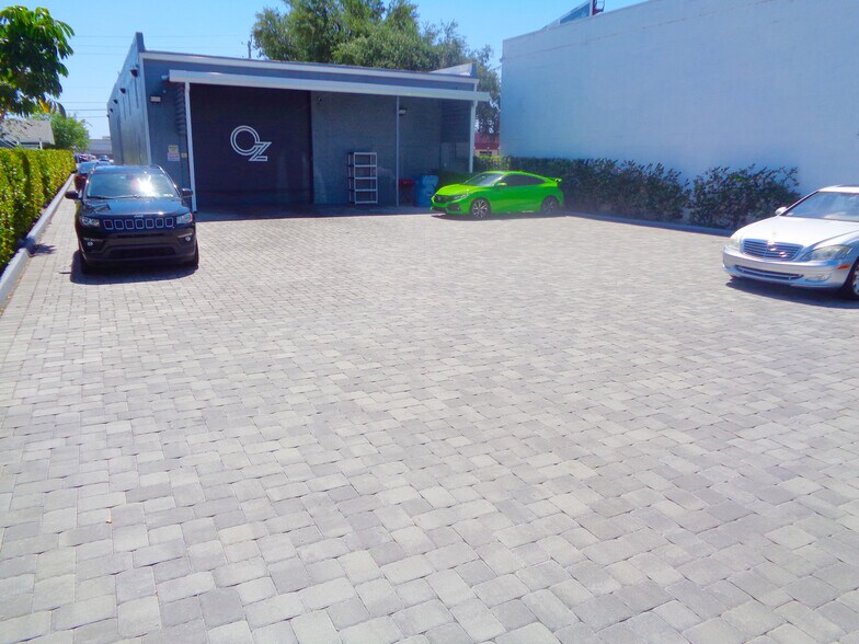 Primary Photo Of 3749 N Federal Hwy, Pompano Beach General Retail For Lease