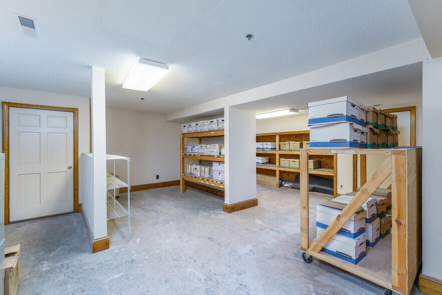 More Photos Of 1734 University Commercial Pl, Charlotte Warehouse For Lease