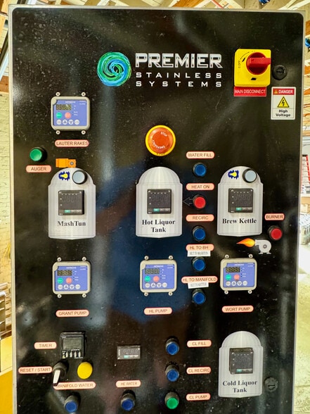 More Photos Of 585 E Thompson Blvd, Ventura Restaurant For Sale