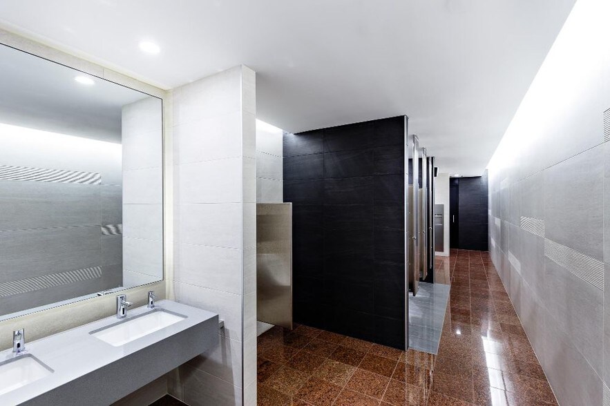 More Photos Of 40 King St W, Toronto Office For Lease