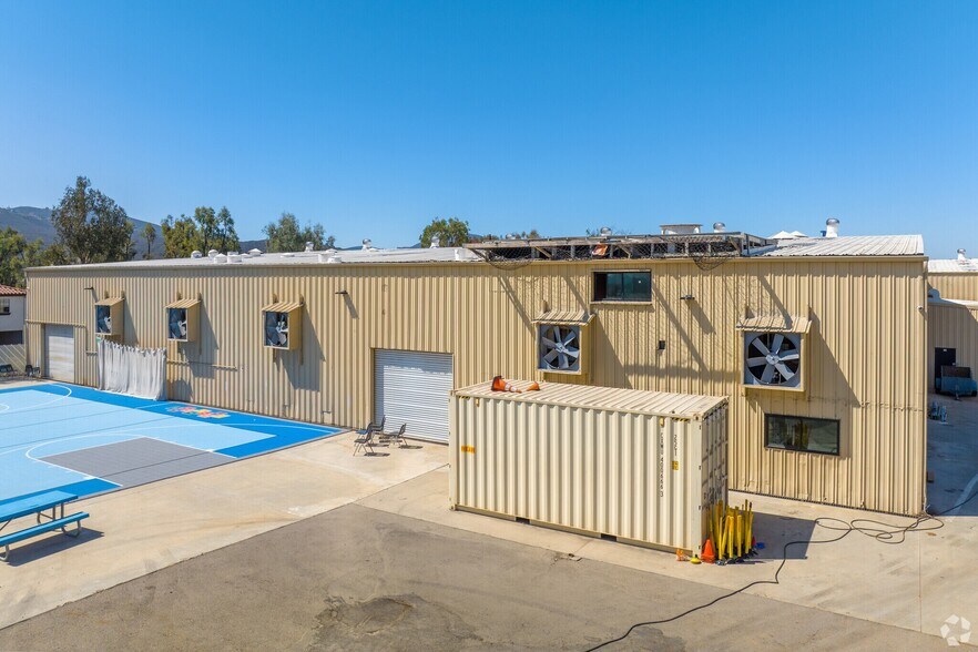 More Photos Of 520 E Carmel St, San Marcos Warehouse For Sale