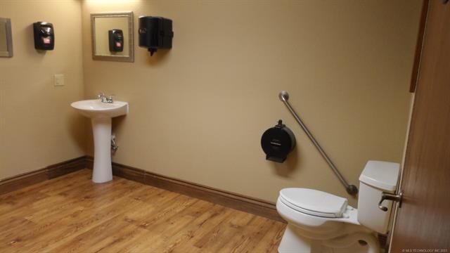 More Photos Of 1650 S Main St, Mcalester Freestanding For Sale