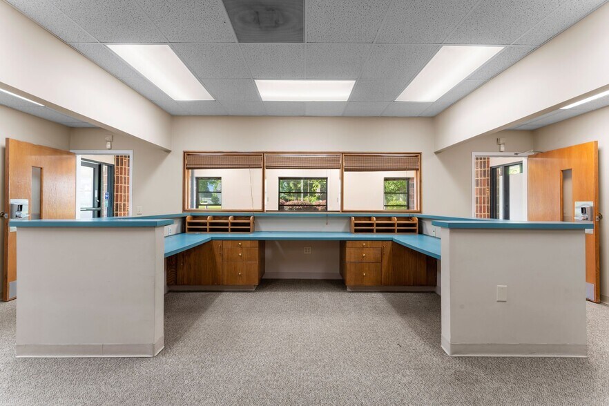 More Photos Of 642 Carpenter Ave, Mooresville Medical For Sale