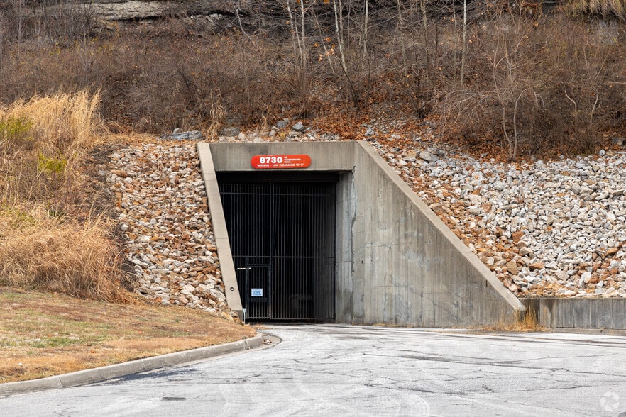 More Photos Of 8600 NE Underground Dr, Kansas City Warehouse For Lease