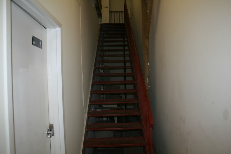 More Photos Of 8390 Terminal Rd, Lorton Warehouse For Lease