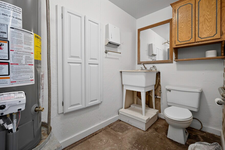 More Photos Of 2127 SE 44th St, Oklahoma City Service For Sale
