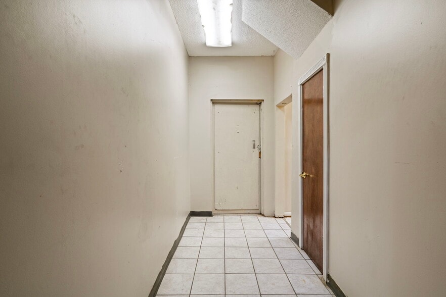 More Photos Of 4928 Marlboro Pike, Capitol Heights General Retail For Lease