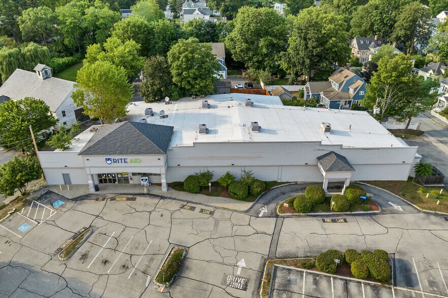 More Photos Of 15 Mont Vernon St, Milford Freestanding For Lease
