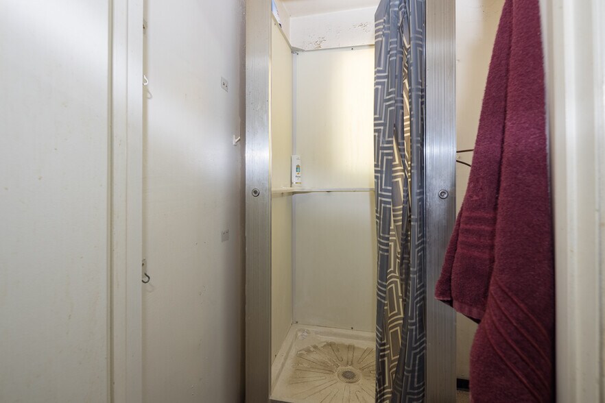More Photos Of 15 W Main St, Green River Freestanding For Sale