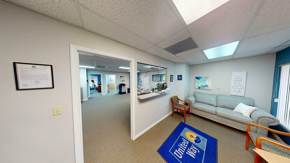 More Photos Of 32644 Blossom ln, Leesburg Office For Sale