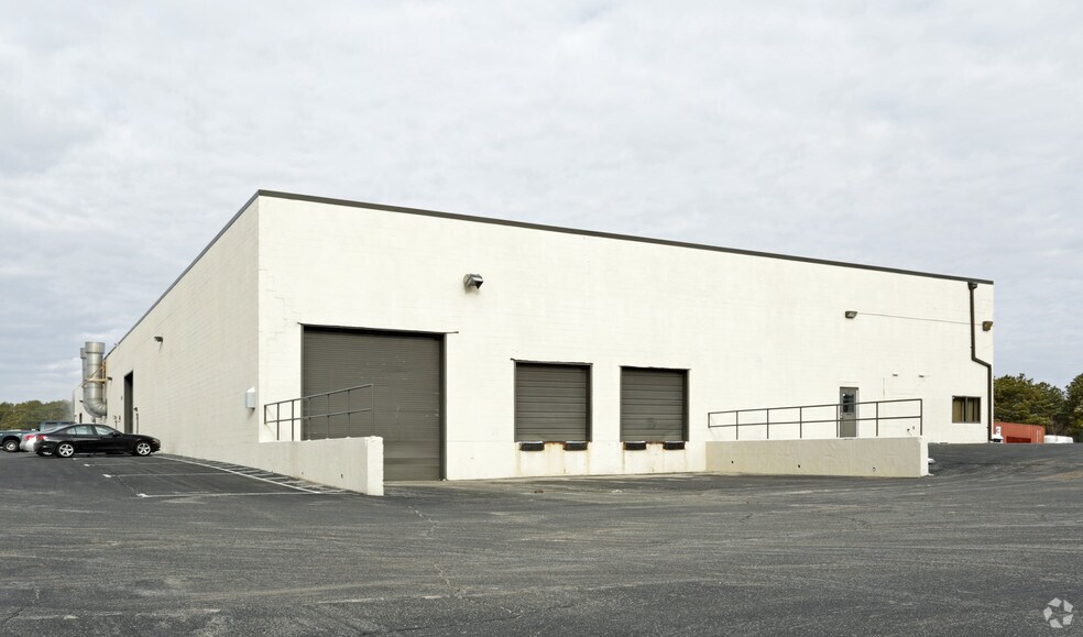 More Photos Of 845 Towbin Ave, Lakewood Warehouse For Lease