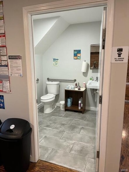 More Photos Of 7714-7718 S Broadway, Saint Louis Coworking Space