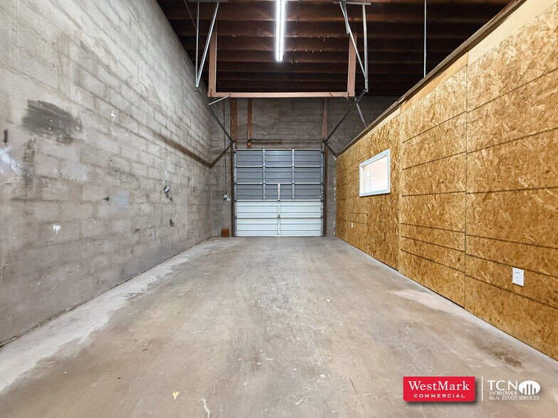 More Photos Of 2139 Baylor Dr, Lubbock Warehouse For Lease