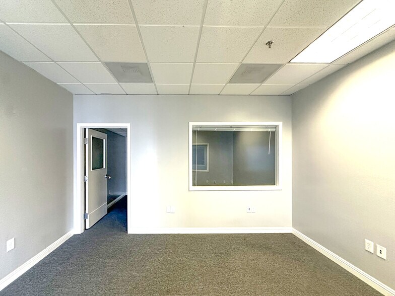 More Photos Of 638 Webster St, Oakland Office For Sale