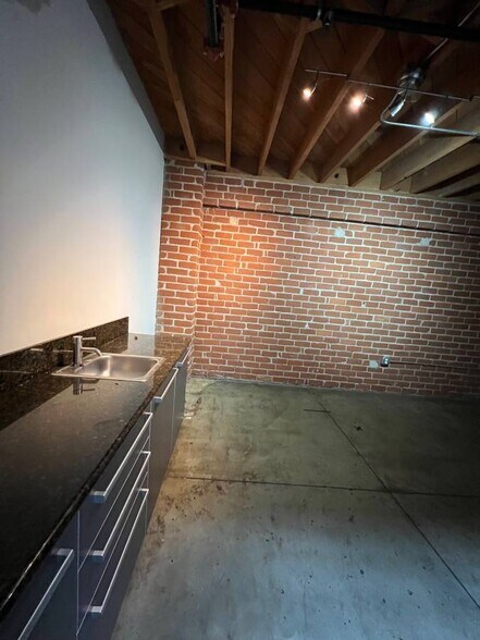 More Photos Of 1800 S Brand Blvd, Glendale Loft Creative Space For Lease