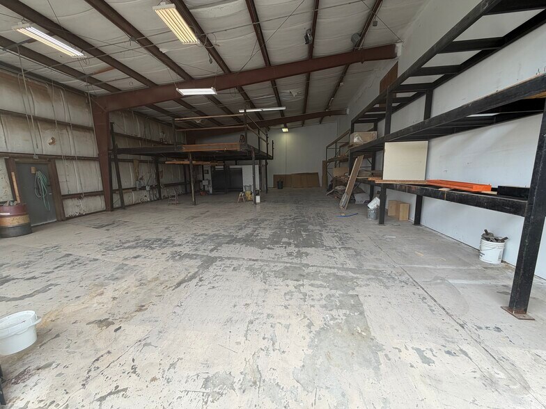 More Photos Of 12755 N 60th St, Clearwater Warehouse For Lease
