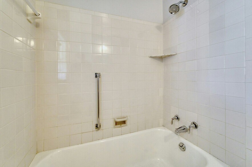 More Photos Of 121 N Hatcher Ave, Purcellville Office For Sale