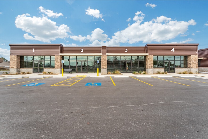 More Photos Of 2630 E Robinson Ave, Springdale Unknown For Lease