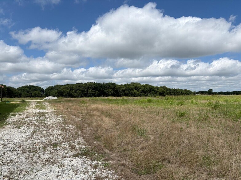 More Photos Of 16100 S Highway 77, Italy Land For Sale
