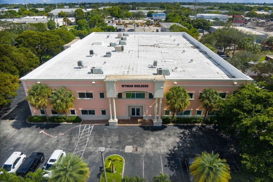 More Photos Of 1100 S Powerline Rd, Deerfield Beach Showroom For Lease