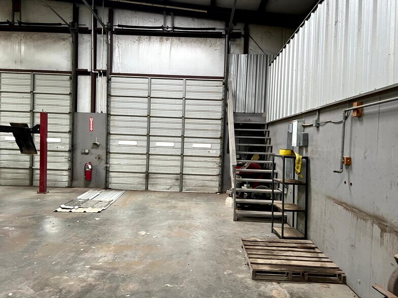 More Photos Of 744 FM 609, La Grange Service For Lease