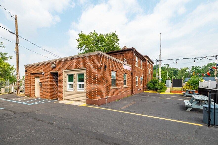 More Photos Of 15005 Telegraph Rd, Flat Rock Office For Sale