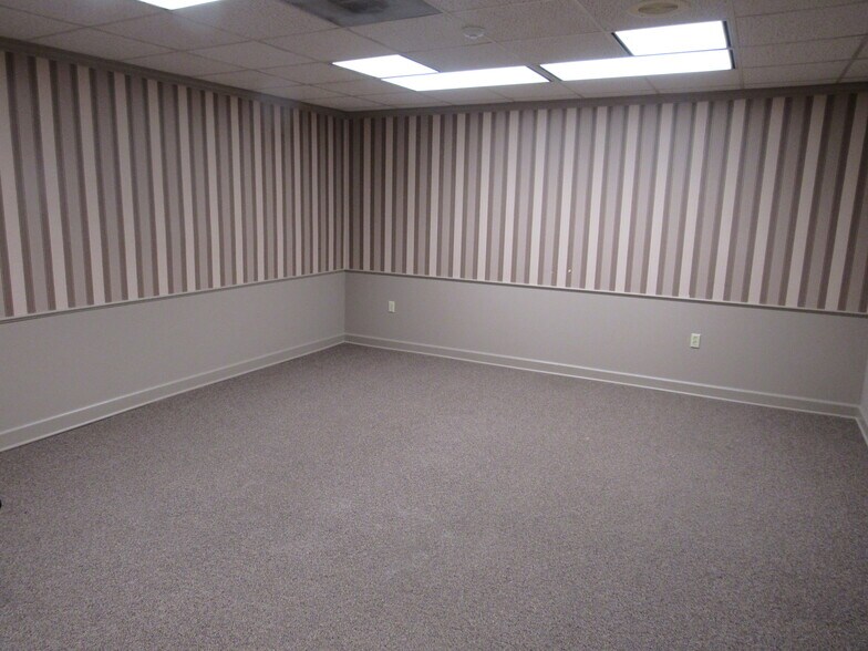 More Photos Of 710 Main St, Columbus Office For Sale