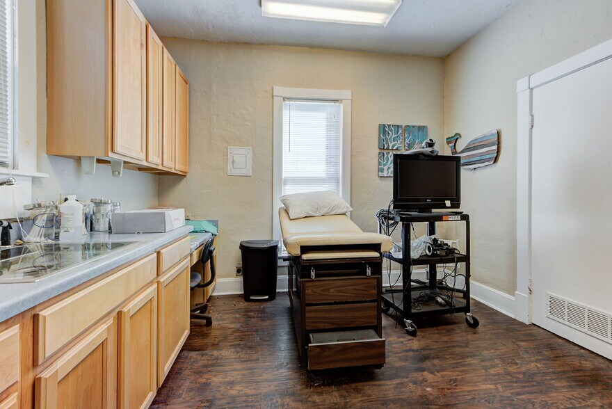 More Photos Of , El Reno Office For Sale