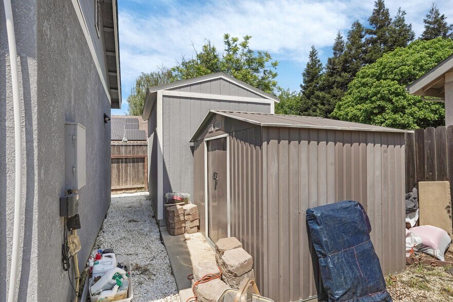 More Photos Of 595 E Augusta St, Woodbridge Apartments For Sale