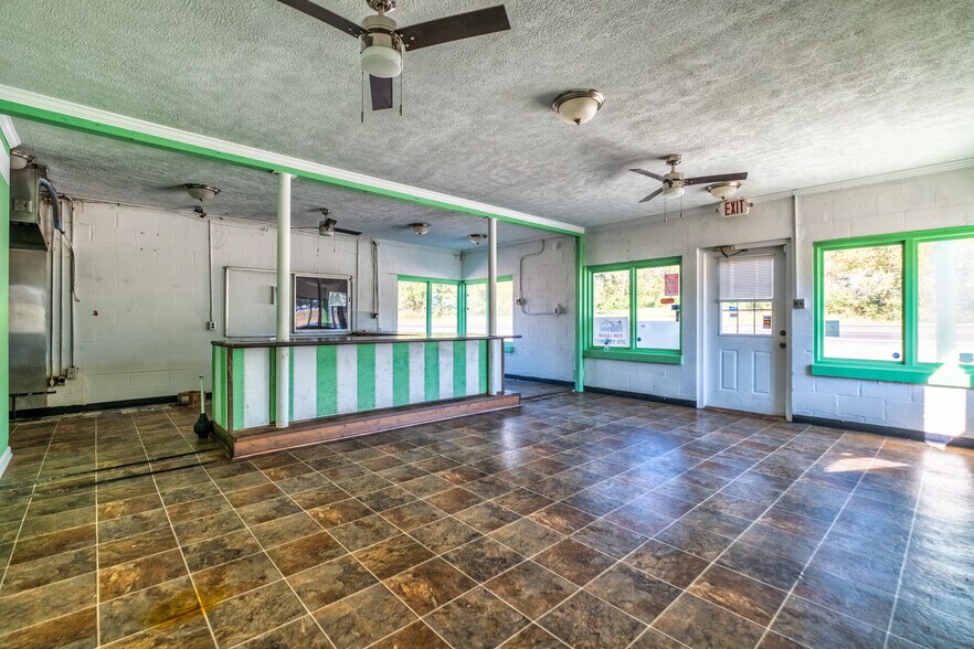 More Photos Of 561-563 McLean Ave, Hopkinsville Freestanding For Sale