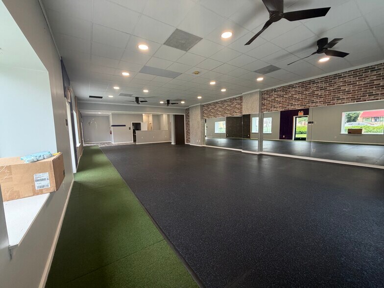 More Photos Of 1320-1350 Bruce Rd, Oreland Unknown For Lease