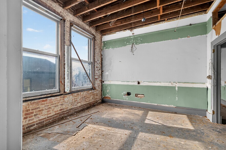 More Photos Of 400 W Main St, Leesburg Serviced Offices For Sale