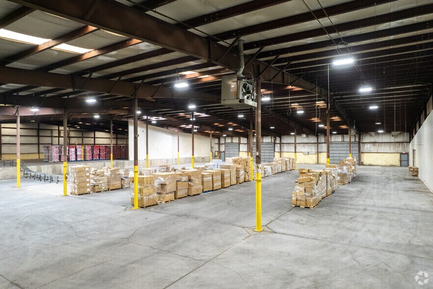 More Photos Of 166 Foster Ave, Freeland Warehouse For Lease