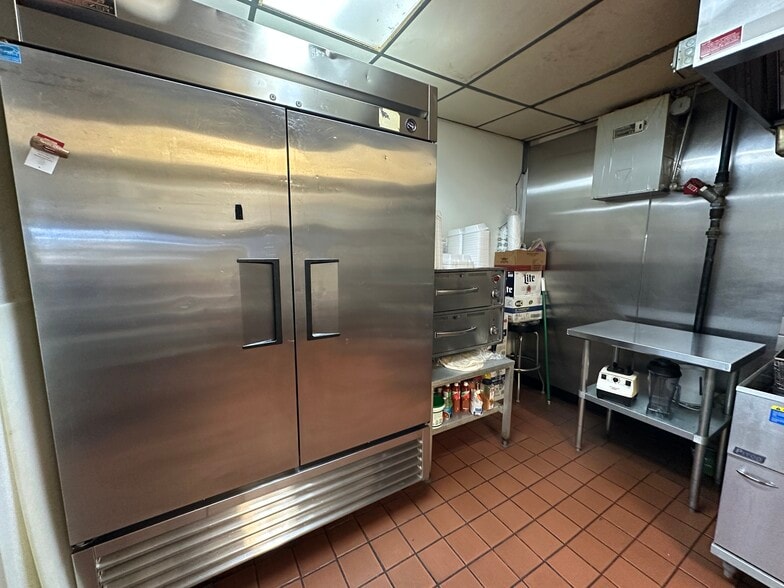More Photos Of 844 Secretary Dr, Arlington General Retail For Lease
