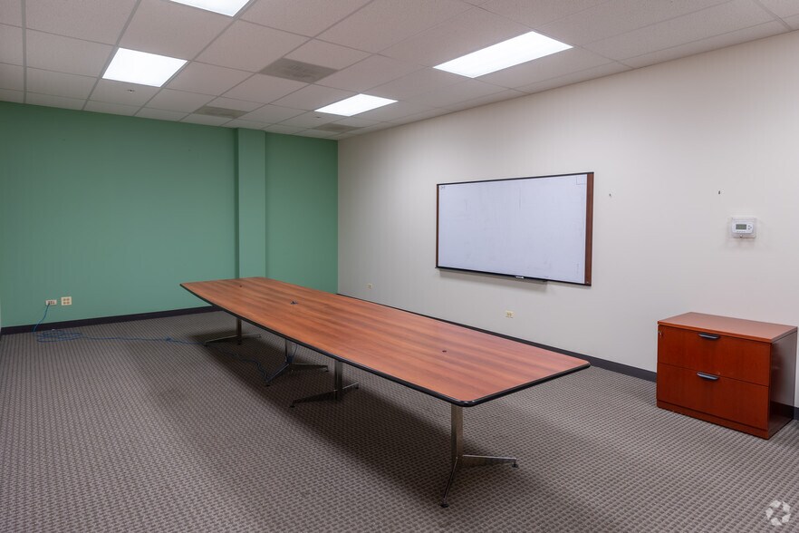 More Photos Of 135-195 E Elk Trl, Carol Stream Distribution For Lease