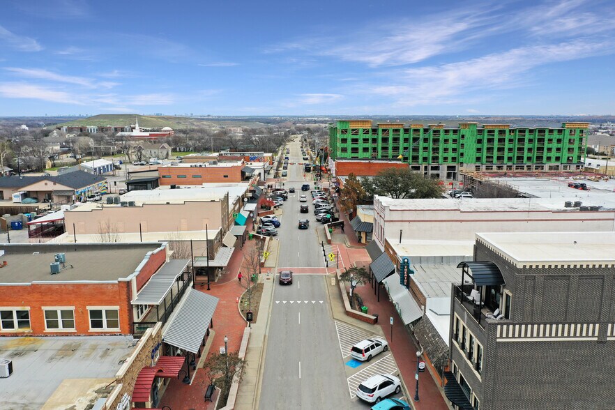 More Photos Of 150 W Main St, Lewisville Bar For Lease