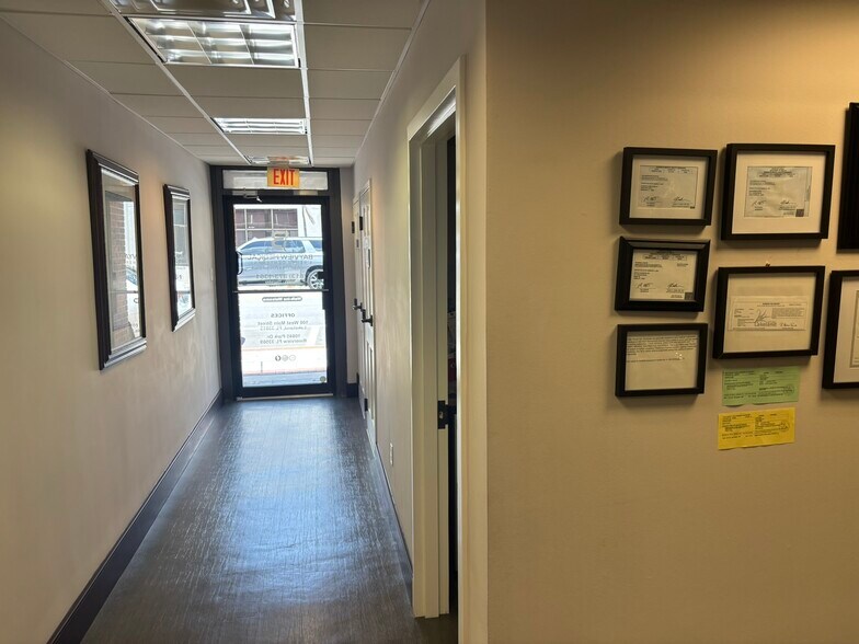 More Photos Of 100 W Main St, Lakeland Office For Lease