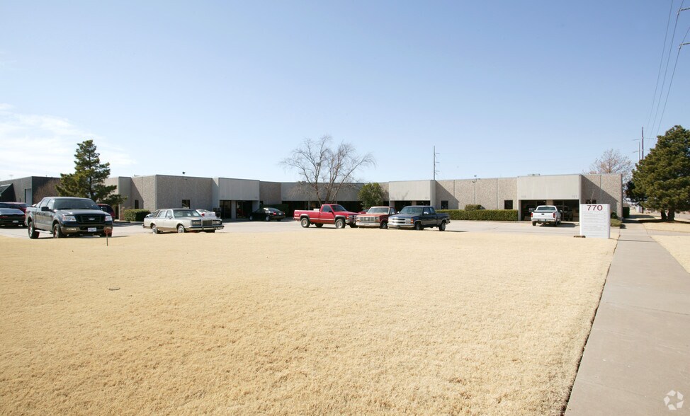 More Photos Of 770 W Rock Creek Rd, Norman Office For Lease