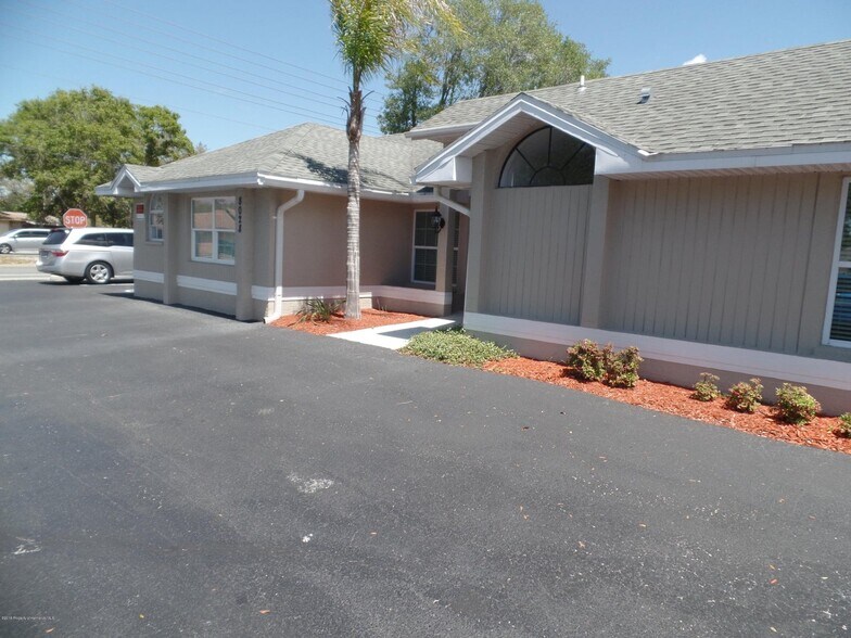 More Photos Of 8028 Spring Hill Dr, Spring Hill Medical For Lease