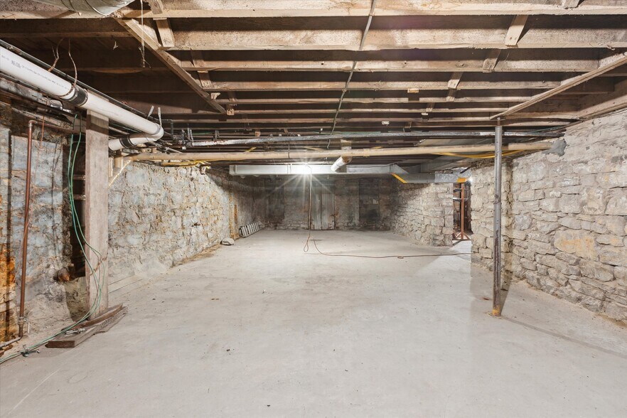 More Photos Of 1017 Washington Ave, Bay City Storefront Retail Residential For Sale